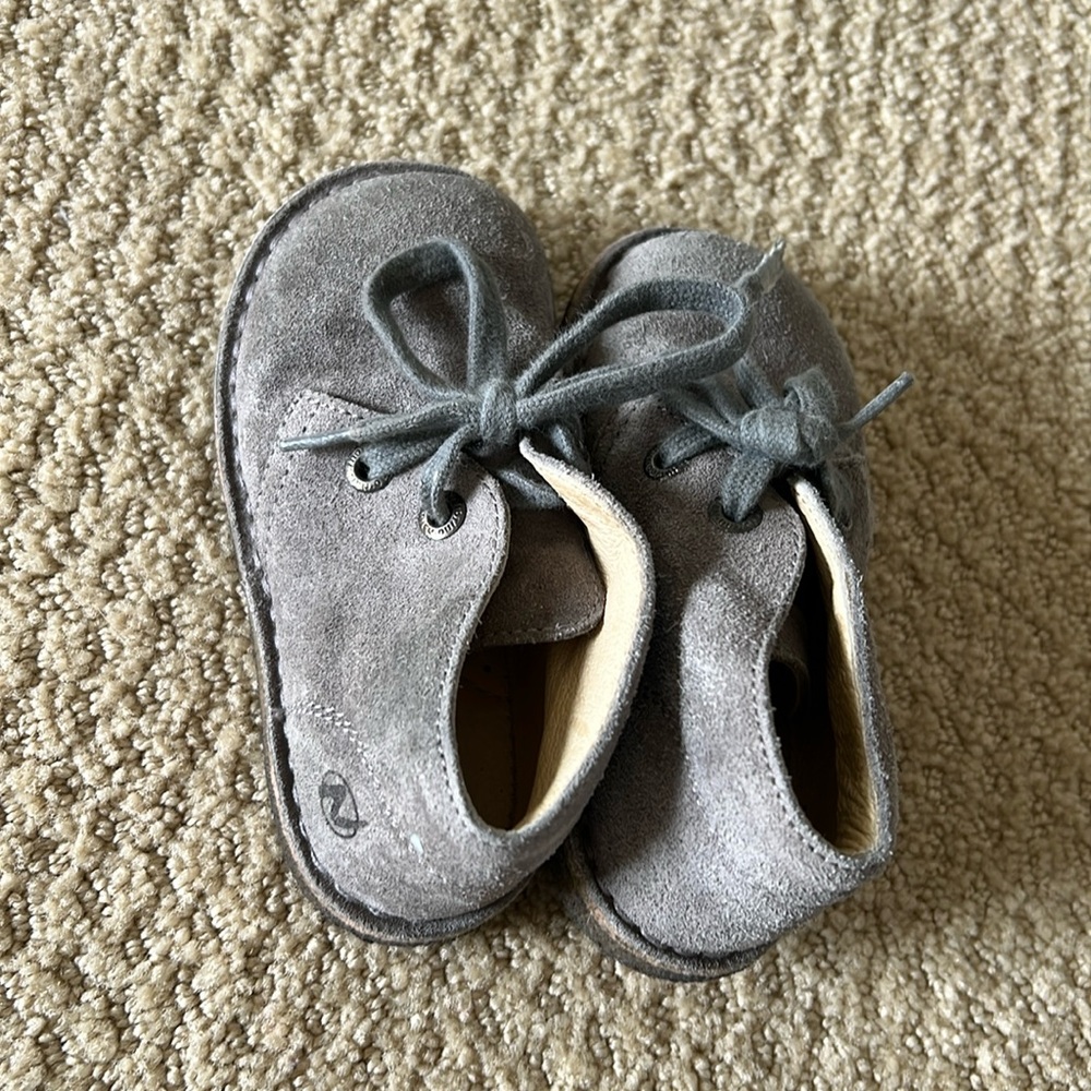 Naturino Gray Suede Toddler Shoes, size 22 (6)